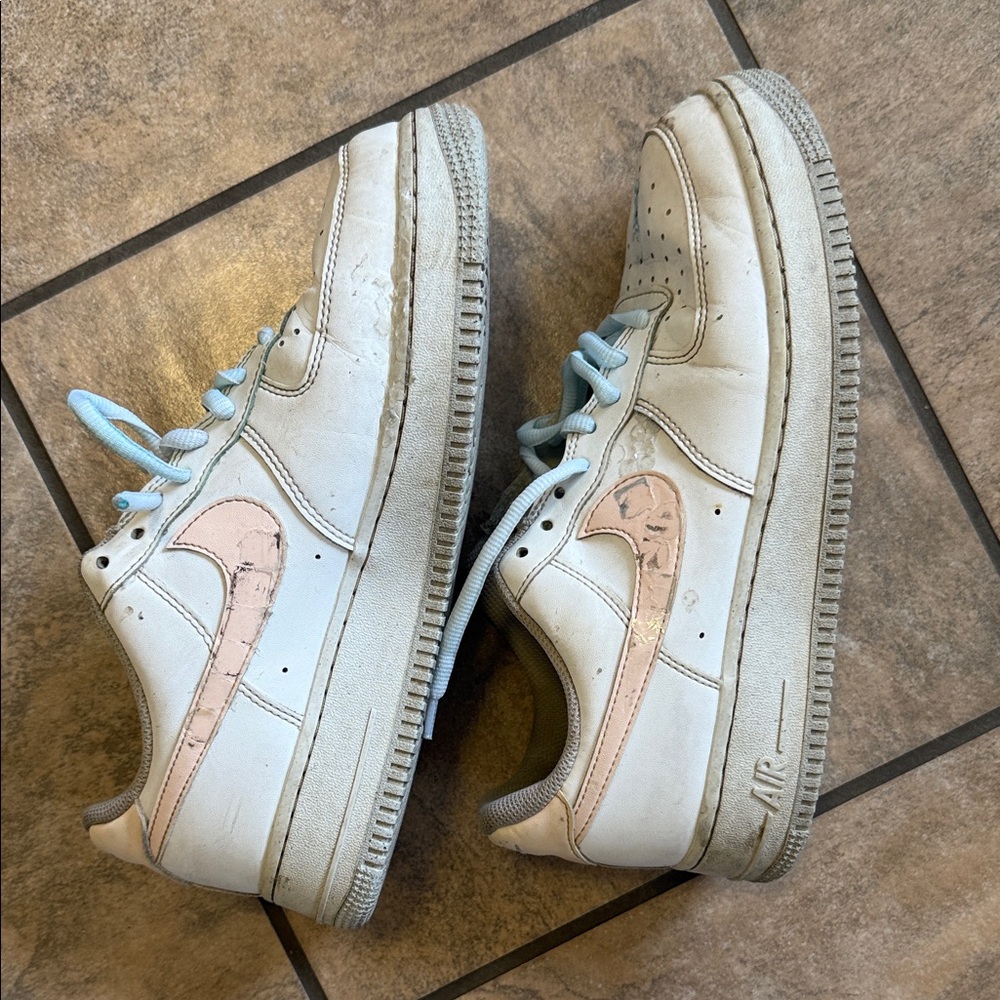Nike Athletic Shoes in White and Light Pink